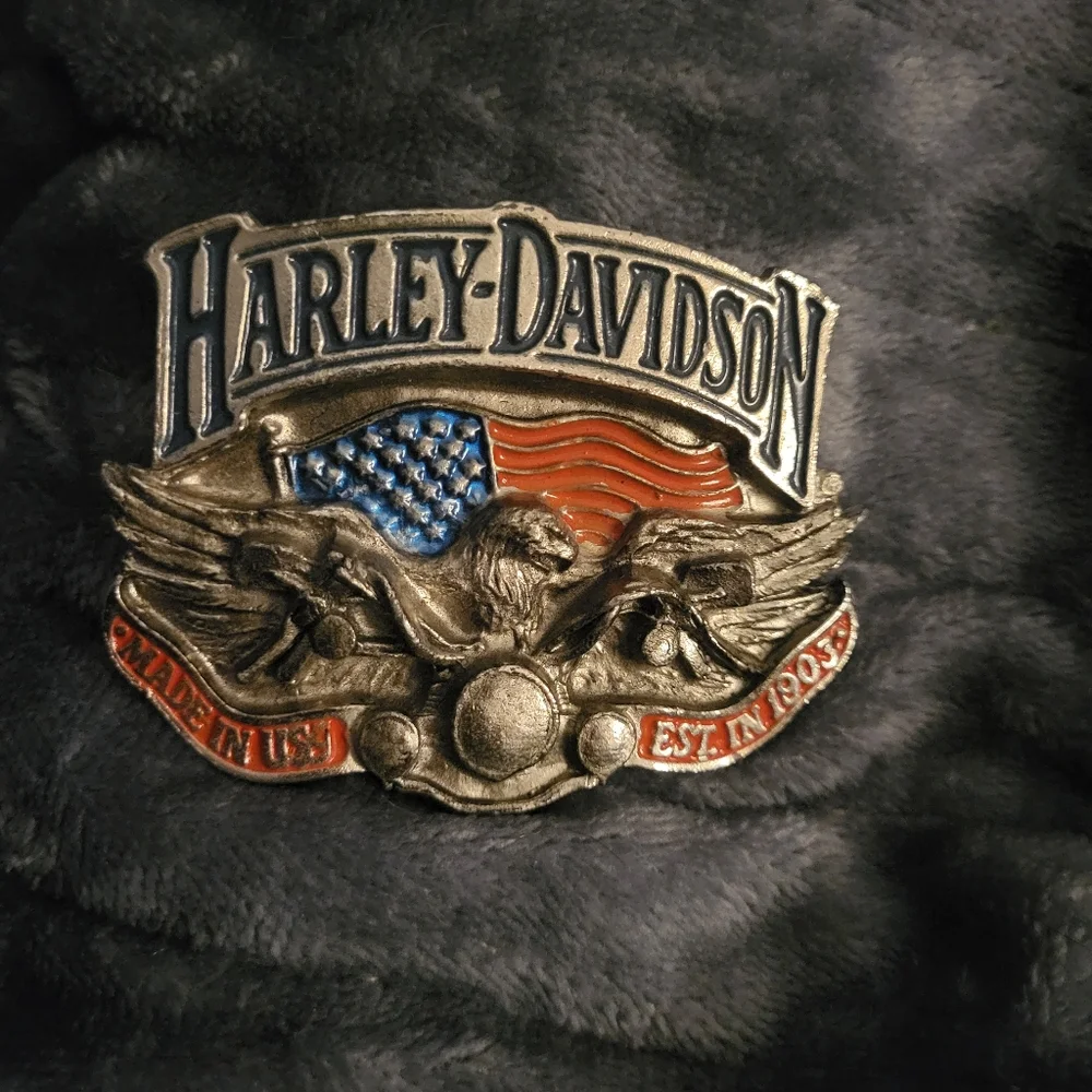 Vintage Harley-Davidson Belt Buckle Silver and Red Emblem with Flag